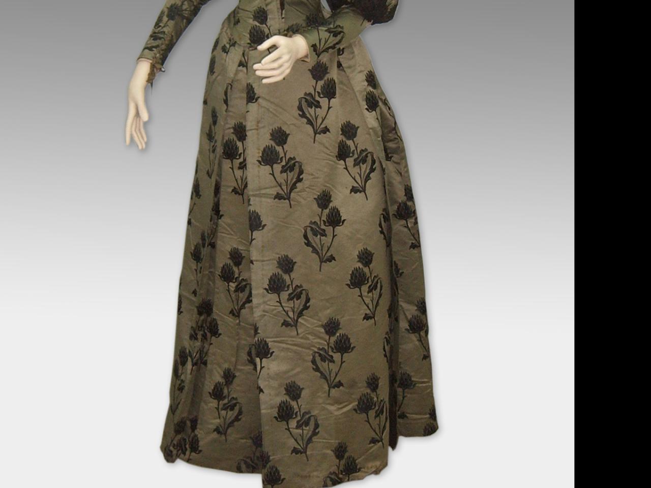 Vestido. 1891 Raso brocado, verde y negro