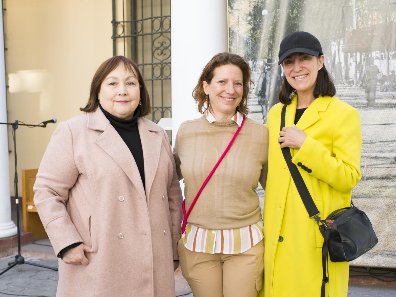 Isabel Alvardo, Constanza Martínez y Isabel Croxatto,